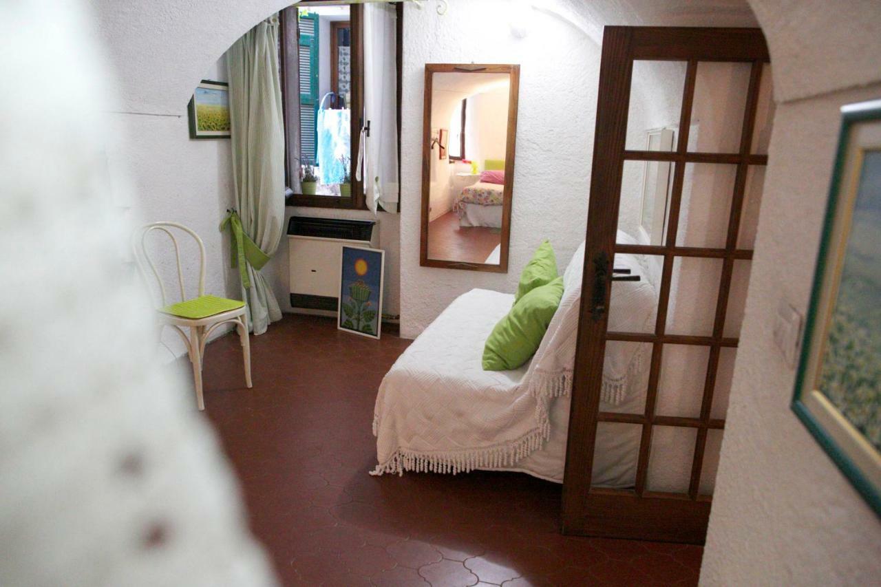 Appartamento Le Violette Dolceacqua Bagian luar foto
