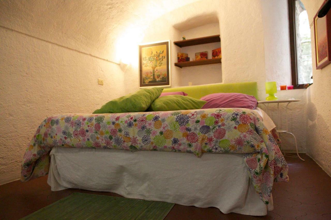 Appartamento Le Violette Dolceacqua Bagian luar foto