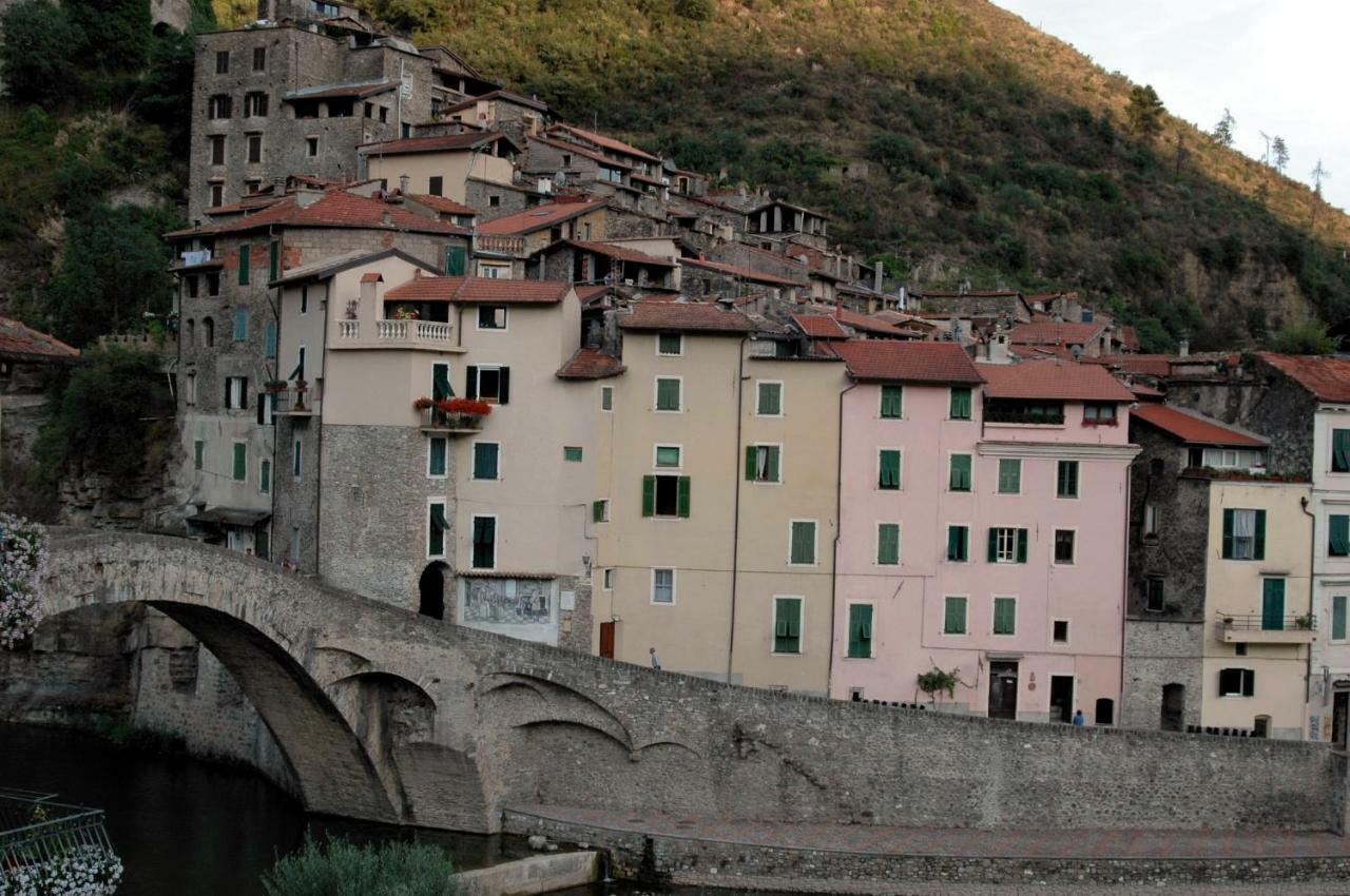 Appartamento Le Violette Dolceacqua Bagian luar foto